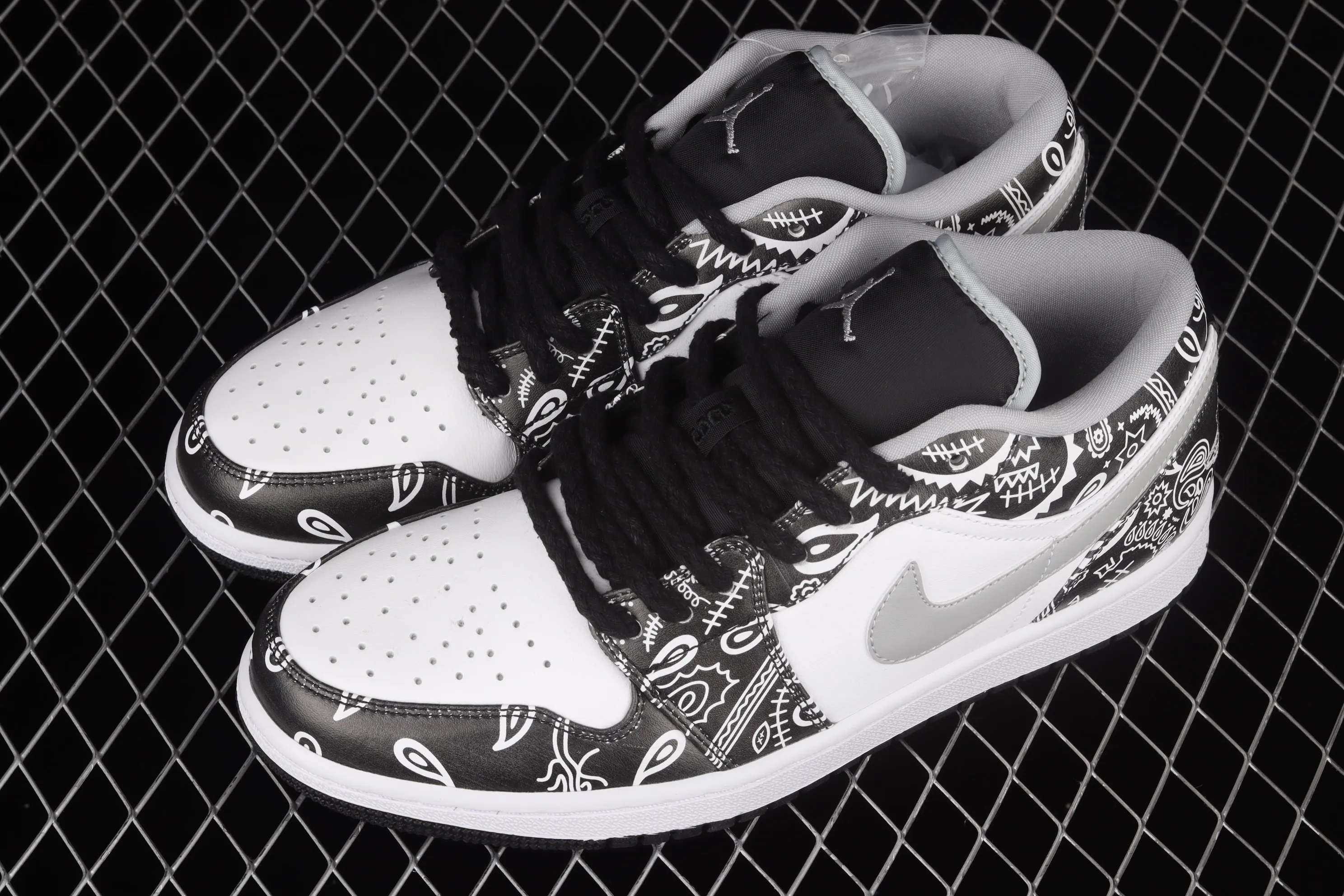 All categories Air Jordan Jordan series basketball shoes Air Jordan 1 Low Air Jordan 1 Low AJ1 Joe 1 painted hand-painted cashew flower low-top cultural basketball shoes 553558-040